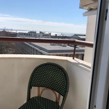 Appartement Office-studio Theoxaris